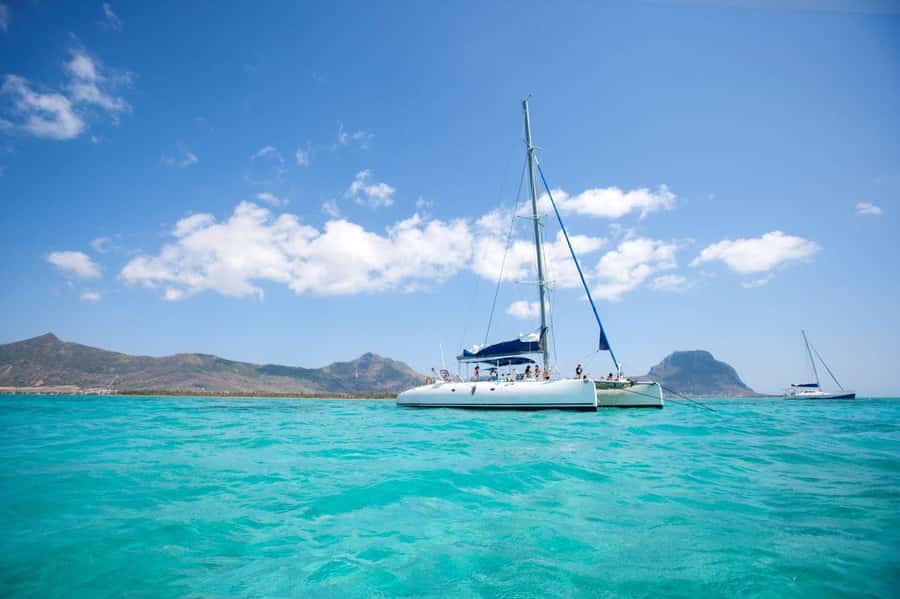 Grand Baie: Catamaran 3 Islands Cruise & Lunch on the Island - Grand Baie to the Northern Islands