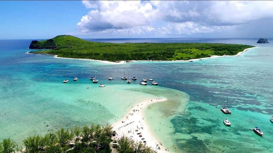 Grand Baie: Catamaran 3 Islands Cruise & Lunch on the Island - Music, Drinks and the Ride Back