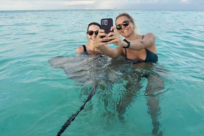 Grand Cayman Catamaran Tour to Stingray City and Rum Point - A 5.5-hour schedule with a clear rhythm