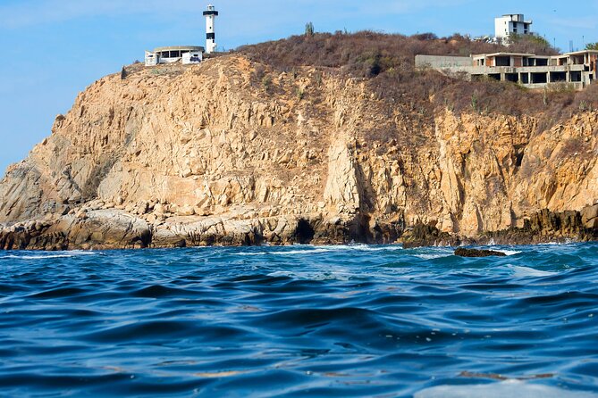 Guided Tours of the 7 Bays of Huatulco Oaxaca in Catamaran - Santa Cruz begins the seven-bay route