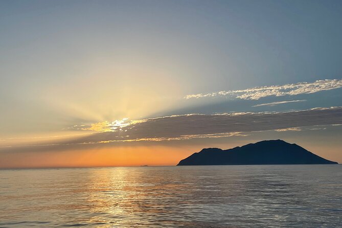Half Day Catamaran Afternoon Cruise in Kleftiko - The onboard meal and the small-boat feel