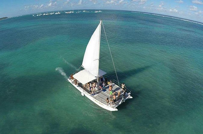 Half Day Catamaran & Snorkeling - Drinks, snacks, and the social mood