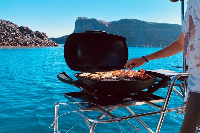 Half-Day Exclusive Catamaran Cruise in Santorini with Meal and Open Bar - White Beach, Mesa Pigadia, and the old lighthouse