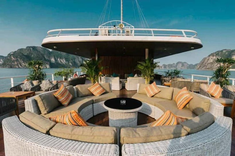 Hanoi/Ha Long: Ha Long Bay Luxury Day Cruise by Catamaran - How the group size changes the experience