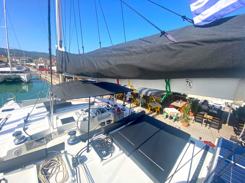 Heraklion: Catamaran Sailing to Dia island - Leaving Heraklion beneath Koules Fortress