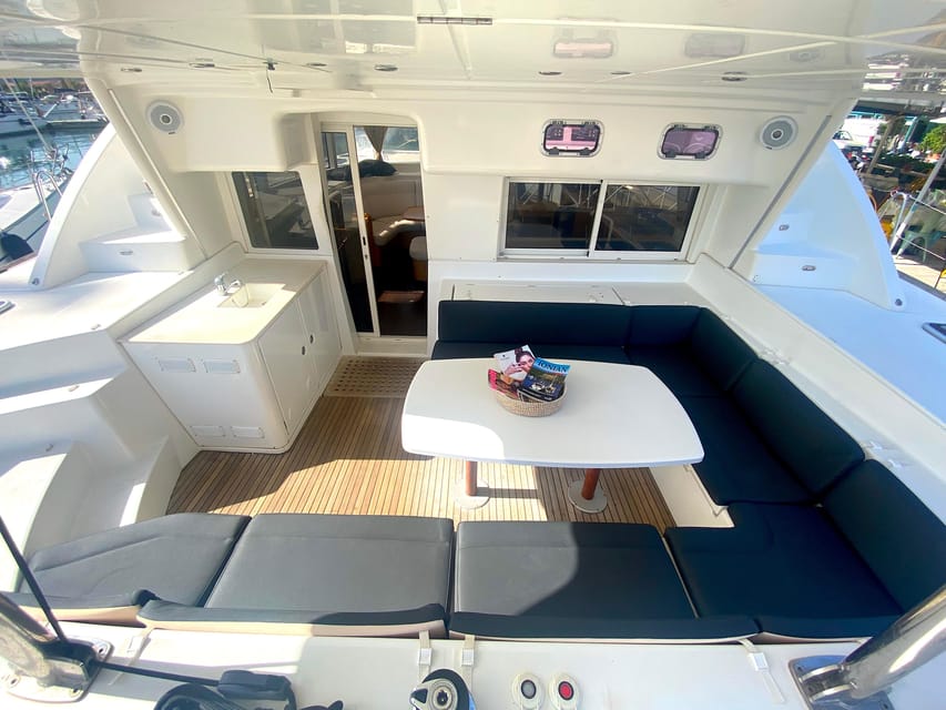 Heraklion: Catamaran Sailing to Dia island - Lunch, snacks, and a slower afternoon