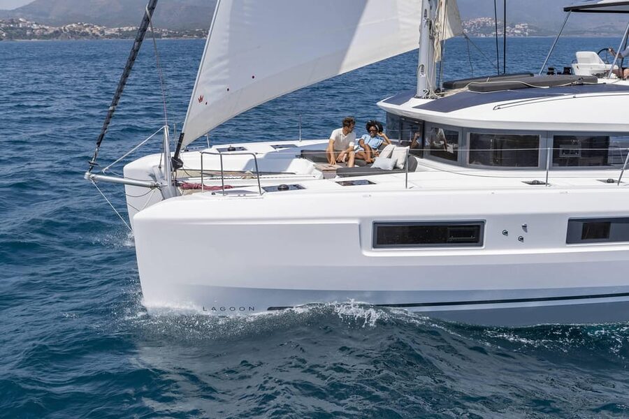 Heraklion: Dia Island Luxury Catamaran Cruise with Meal - Morning calm or afternoon sunset