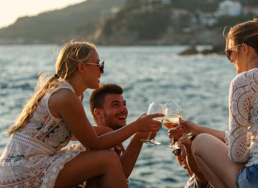 Heraklion Luxury Sailing Catamaran Dia Island | Gourmet Menu - The onboard meal is more than a snack stop