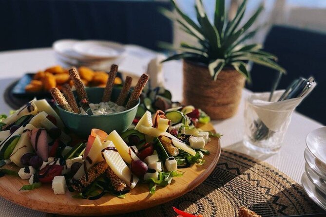 Heraklion: Private Catamaran Cruise to Dia with Meal & Drinks - What the $2,484.15 group price really means