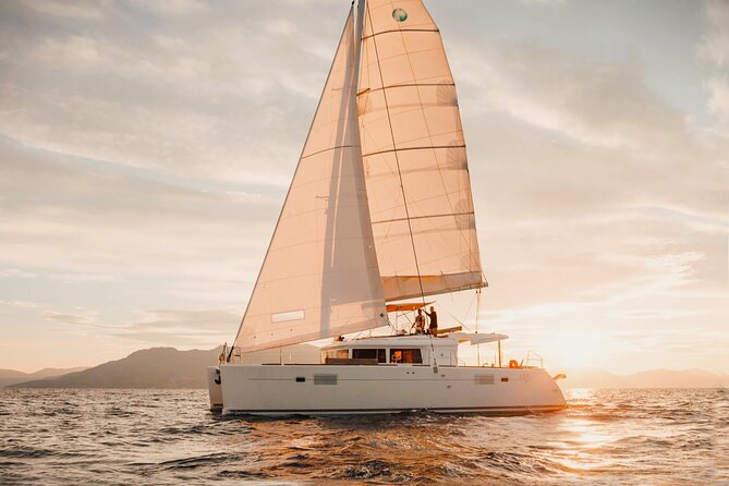 Heraklion: Private Catamaran Cruise to Dia with Meal&Drinks - One hour across the Cretan Sea