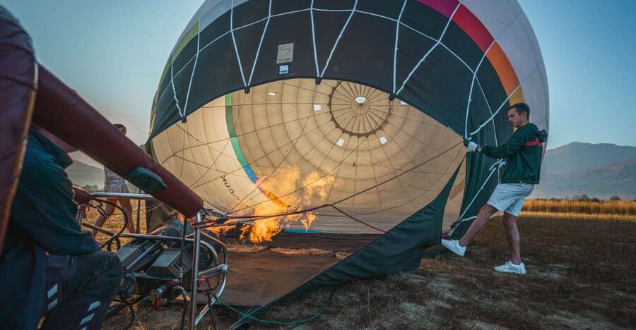 Heraklion: Sunrise Balloon Flight & Sunset Catamaran Cruise - Before sunrise on the Lassithi Plateau