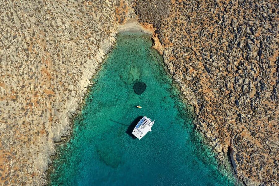 Hersonissos: Dia Catamaran Cruise with Lunch & Drinks - Lunch brings Cretan food into the middle of the day