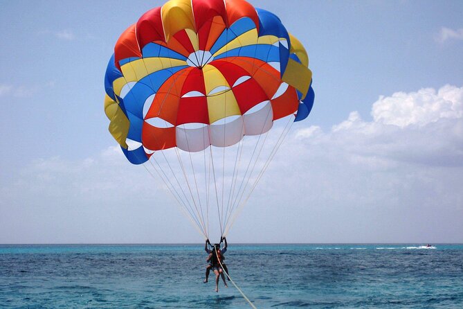 Hula Hula Island by Catamaran with Parasailing Fly - Hurghada - What makes the staff and group size matter