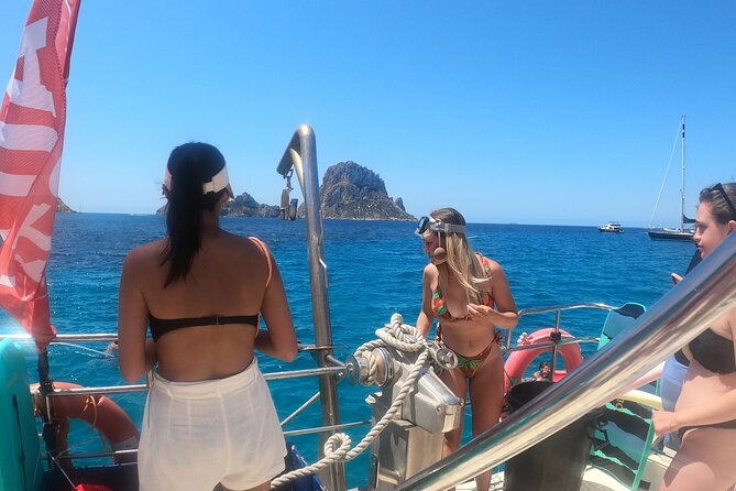 Ibiza: Es Vedrà Catamaran Cruise – Morning or Sunset - Circling Es Vedrà and its protected islets