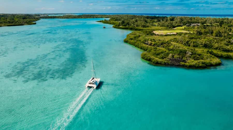Ile Aux Cerfs: Catamaran Cruise, island, waterfalls, Lunch - FAQ