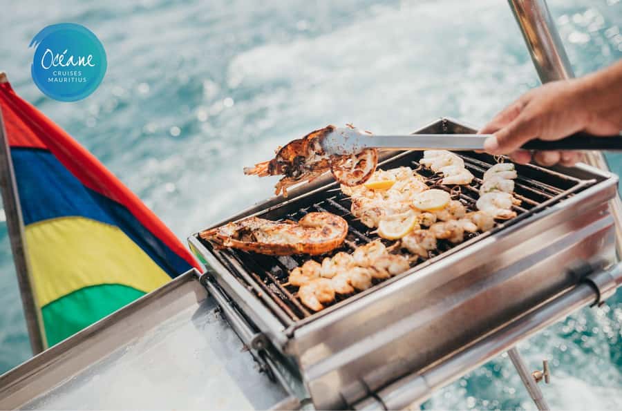 Île aux Cerfs: Private Catamaran Cruise with Gourmet Lunch - Why this east-coast cruise works so well
