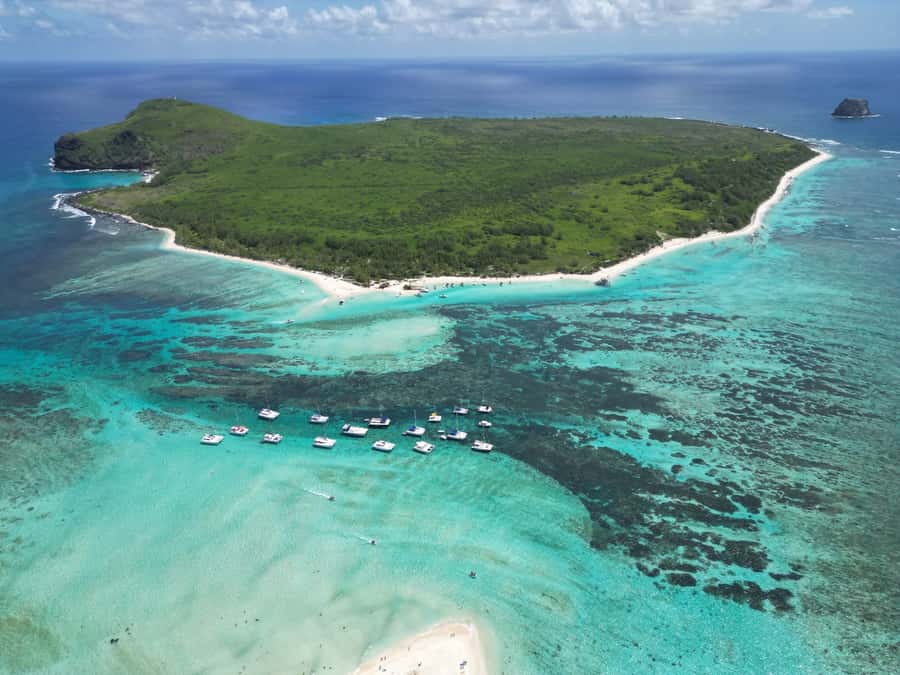 Ilot Gabriel: Catamaran Cruise & BBQ Lunch - Coin de Mire and the return sail