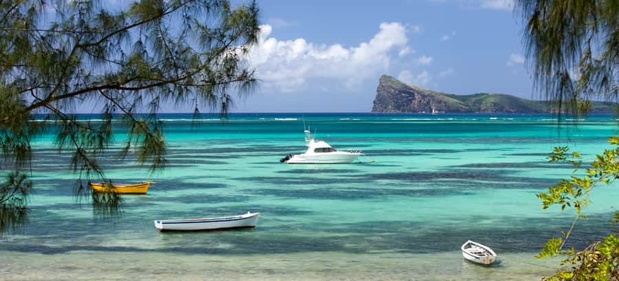 Ilot Gabriel: Catamaran Cruise & BBQ Lunch - Who will enjoy this day most?