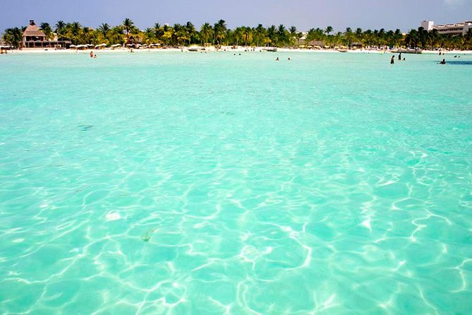Isla Mujeres Catamaran Luxury Sailing Experience - The group atmosphere and service