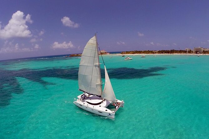 Isla Mujeres Catamaran, Open Bar & Optional Buffet and pick up - Beach-club time on Isla Mujeres