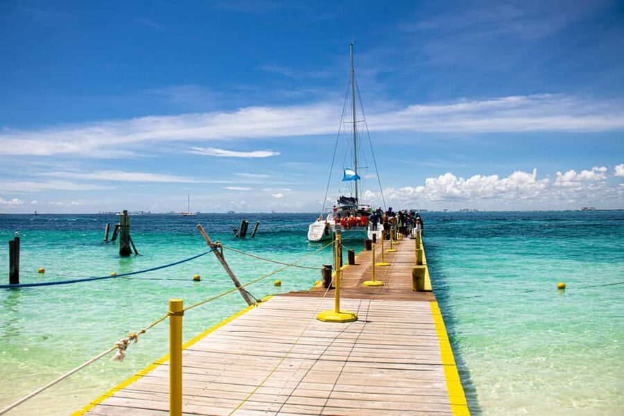 Isla Mujeres: Catamaran Ride with Open Bar, Snorkeling, and Lunch - Playa Norte and the beach-club break