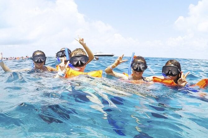 Isla Mujeres Catamaran Tour with Snorkel, Open bar and Transport - El Meco reef can be beautiful or difficult
