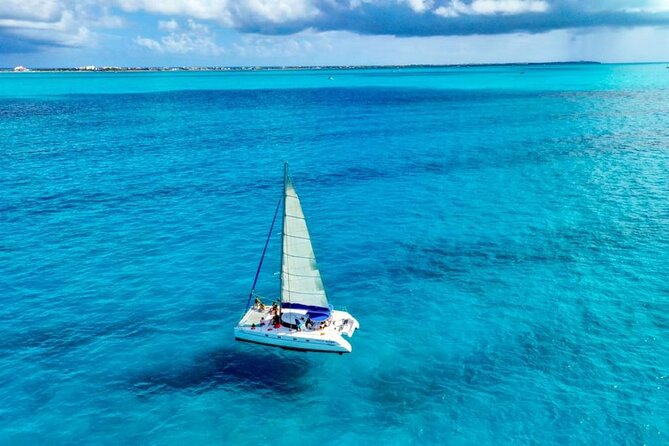 Isla Mujeres: Catamaran Tour with Snorkeling Food, Drinks, Beach - Snorkeling around MUSA and what to expect underwater
