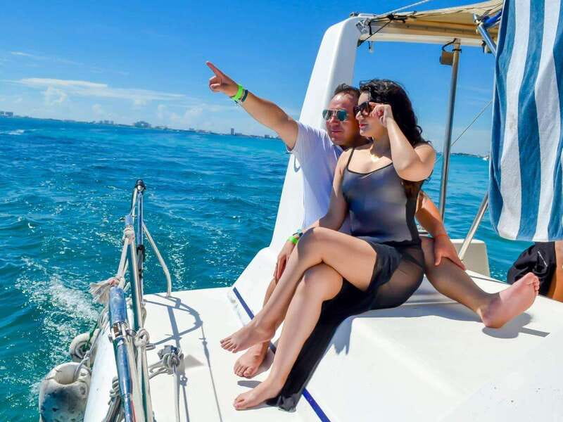 Isla Mujeres: Catamaran with Open Bar, Snorkeling and Lunch - Playa Norte and the Beach Club