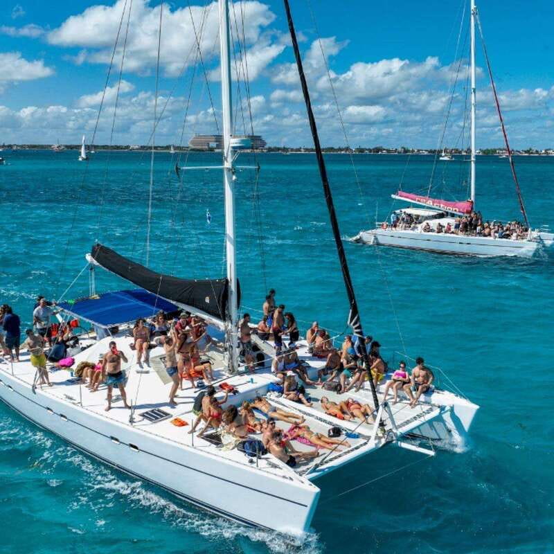 Isla Mujeres: Deluxe Catamaran Tour - Playa Norte and the beach-club break