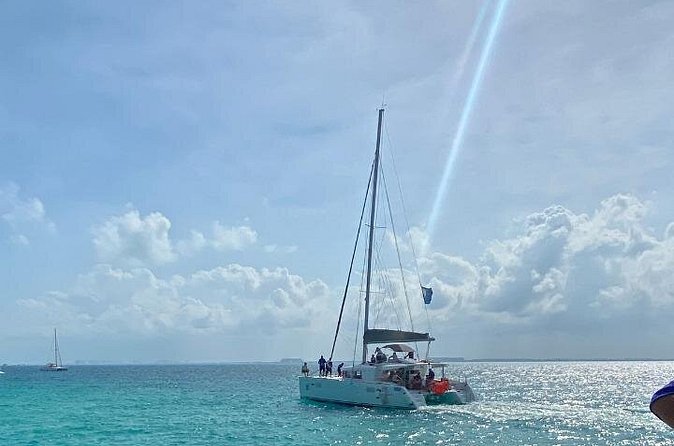 Isla Mujeres on luxury catamaran with snorkel, open bar and lunch - What the included lunch really means