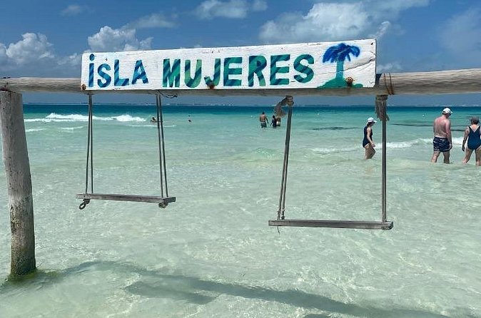 Isla Mujeres on luxury catamaran with snorkel, open bar and lunch - Full experience versus low-cost service