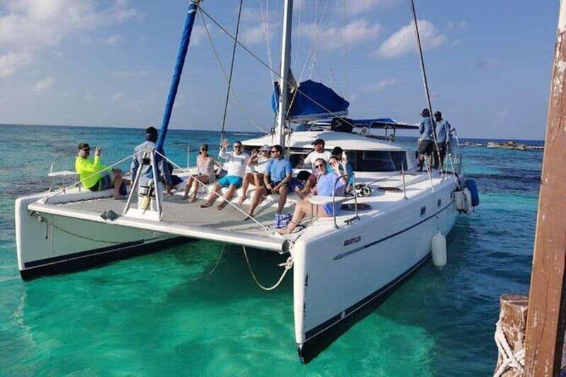 Isla Mujeres Plus Experience Catamaran Tour + Snorkel+Lunch - A seven-hour route from Cancún to Isla Mujeres