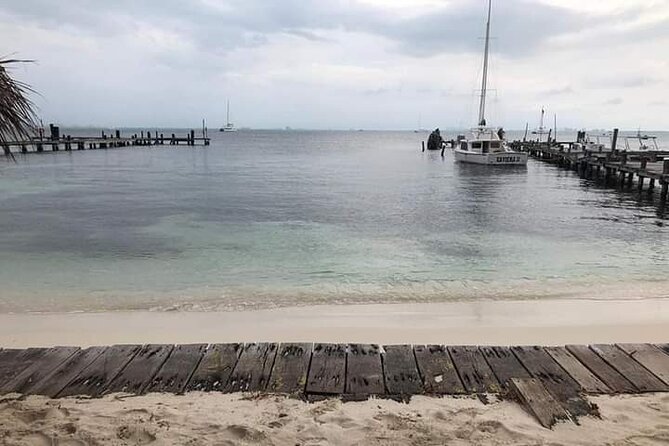 Isla Mujeres Premium Tour in Catamaran with Snorkel and Buffet - Boat comfort and group size