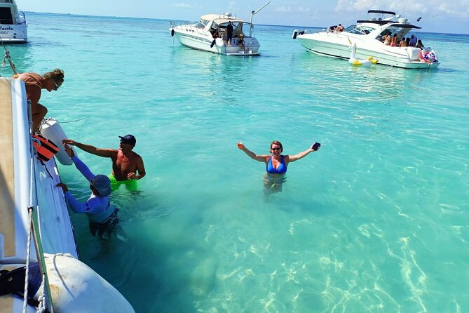 Isla Mujeres Premium Tour in Private Catamaran with Lunch - Two hours around Playa Norte