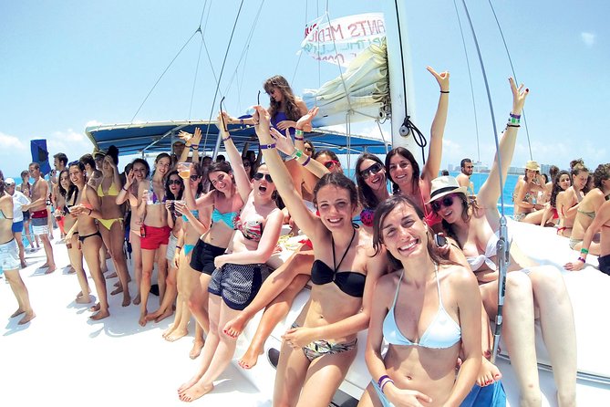 Isla Mujeres Tour on Catamaran with Snorkel, Open Bar, Buffet & Beach club - Getting the departure time right at Marina Las Perlas