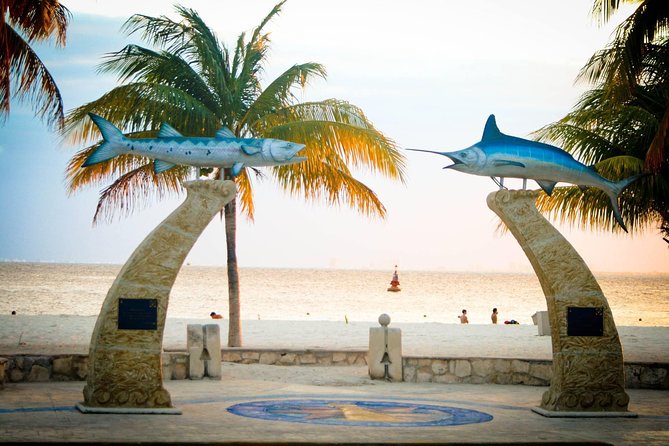 Isla Mujeres Unlimited Catamaran with Transportation from Cancun - Punta Sur lunch and time to eat