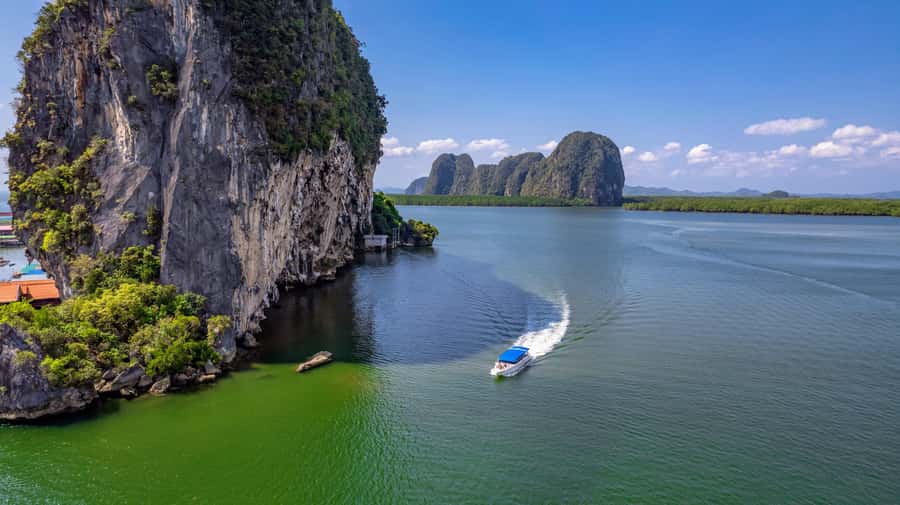 Khao Lak: Swift Power Catamaran Glide to James Bond Island - The morning ride from Khao Lak to Royal Phuket Marina