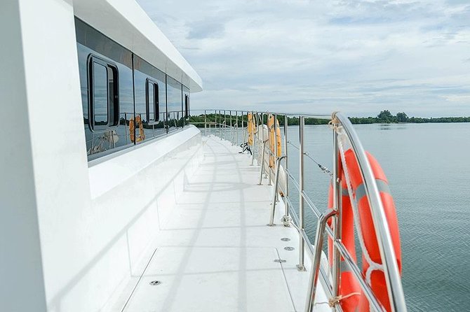 Krabi Hong Islands Sunset Party Catamaran Cruise - Crew service and the people who make the difference