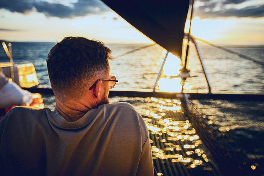 La Grande Motte: Camargue Sunset Catamaran Tour with a Drink - Watching the Camargue sunset from the water