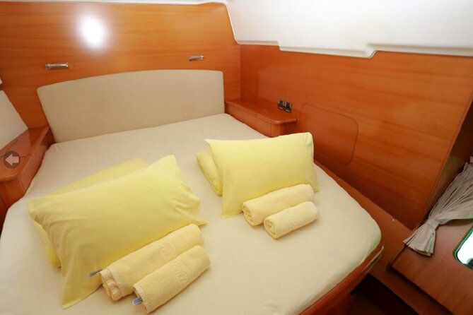 Lagoon 440 · Comfortable catamaran for Ibiza and Formentera - Es Vedrà, Ibiza’s great coastal symbol