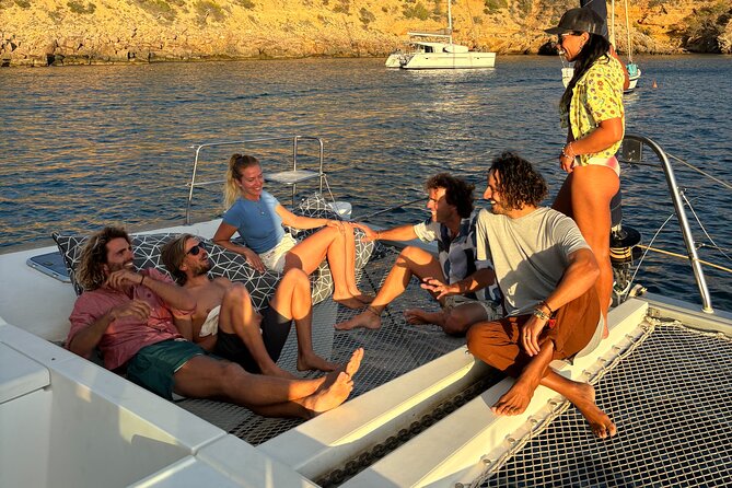 Lagoon 440 · Comfortable catamaran for Ibiza and Formentera - The final swim at Cala Jondal