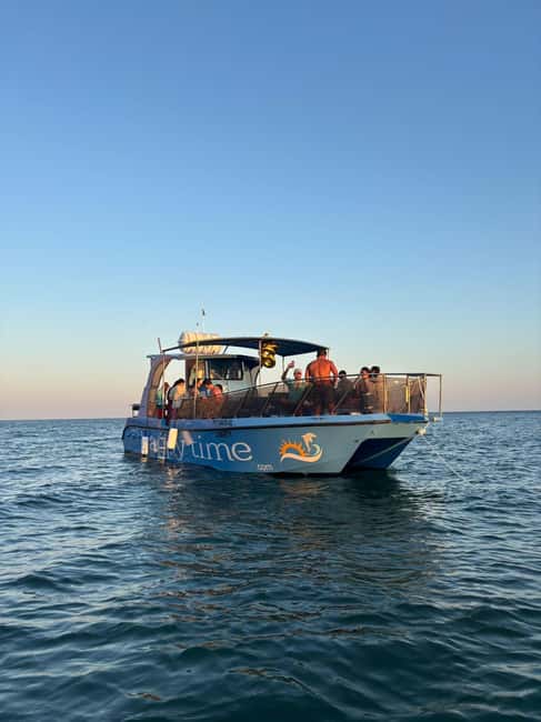 Lagos: Benagil Caves Catamaran Tour (2.5 hours) for the whole family - From Carvoeiro to Praia da Rocha