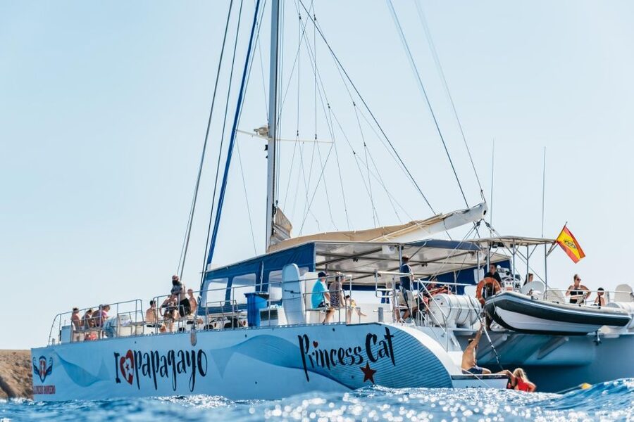 Lanzarote: Day Trip to the Papagayo Beaches by Catamaran - Sailing from Puerto del Carmen to Papagayo