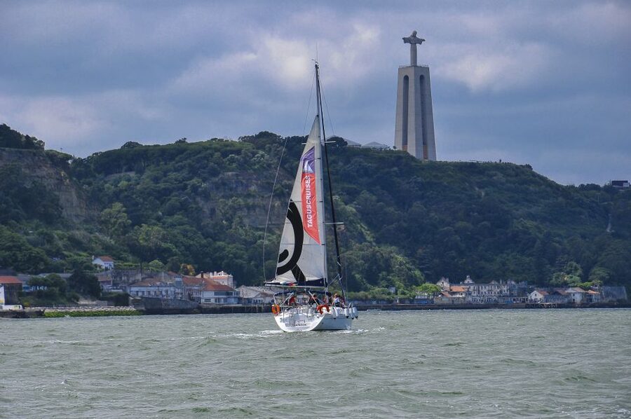Lisbon 2H Private Tour by SAILBOAT / SAIL or POWER CATAMARAN - The crew and the feel onboard