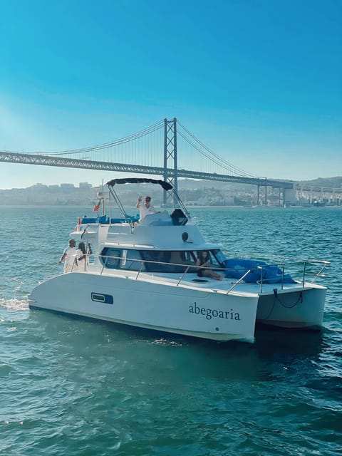 Lisbon: 4h Private Luxury Catamaran Tour with Welcome Drink - What the $789 price means for your group