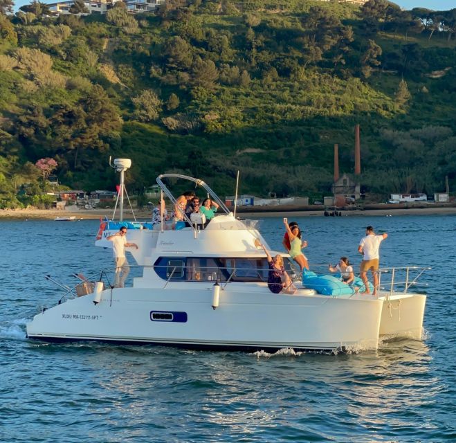 Lisbon: Private Luxury Catamaran Tour with Welcome Drink - Key points to know before you book