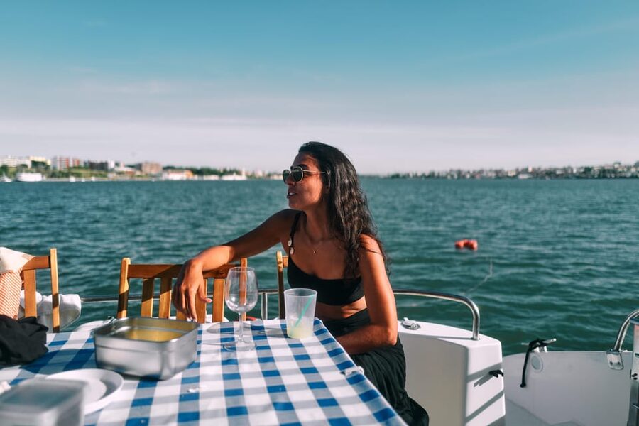 Lisbon: Private Luxury Catamaran Tour with Welcome Drink - Choosing three or four hours for swimming and sunset