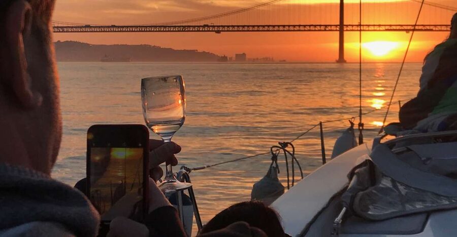 Lisbon: Sunset and Wine Luxury Catamaran Cruise - The welcome wine and what is not included