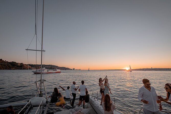 Lisbon : Sunset Catamaran Boat Tour with Music and Drinks - Key things to know before boarding