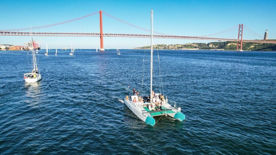 Lisbon: Sunset Catamaran Boat Tour with Music and Drinks - Is $26 good value for 90 minutes?